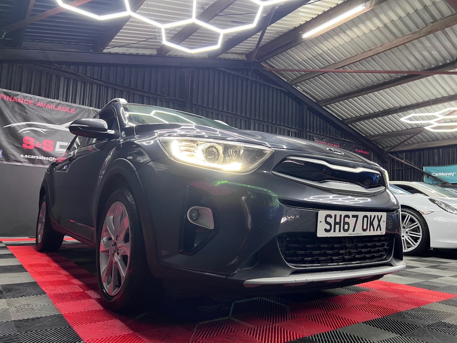 Used Kia Stonic 2017 for sale - 76531236: Photo 11