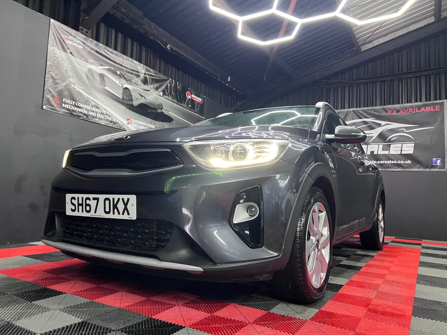 Used Kia Stonic 2017 for sale - 76531236: Photo 12