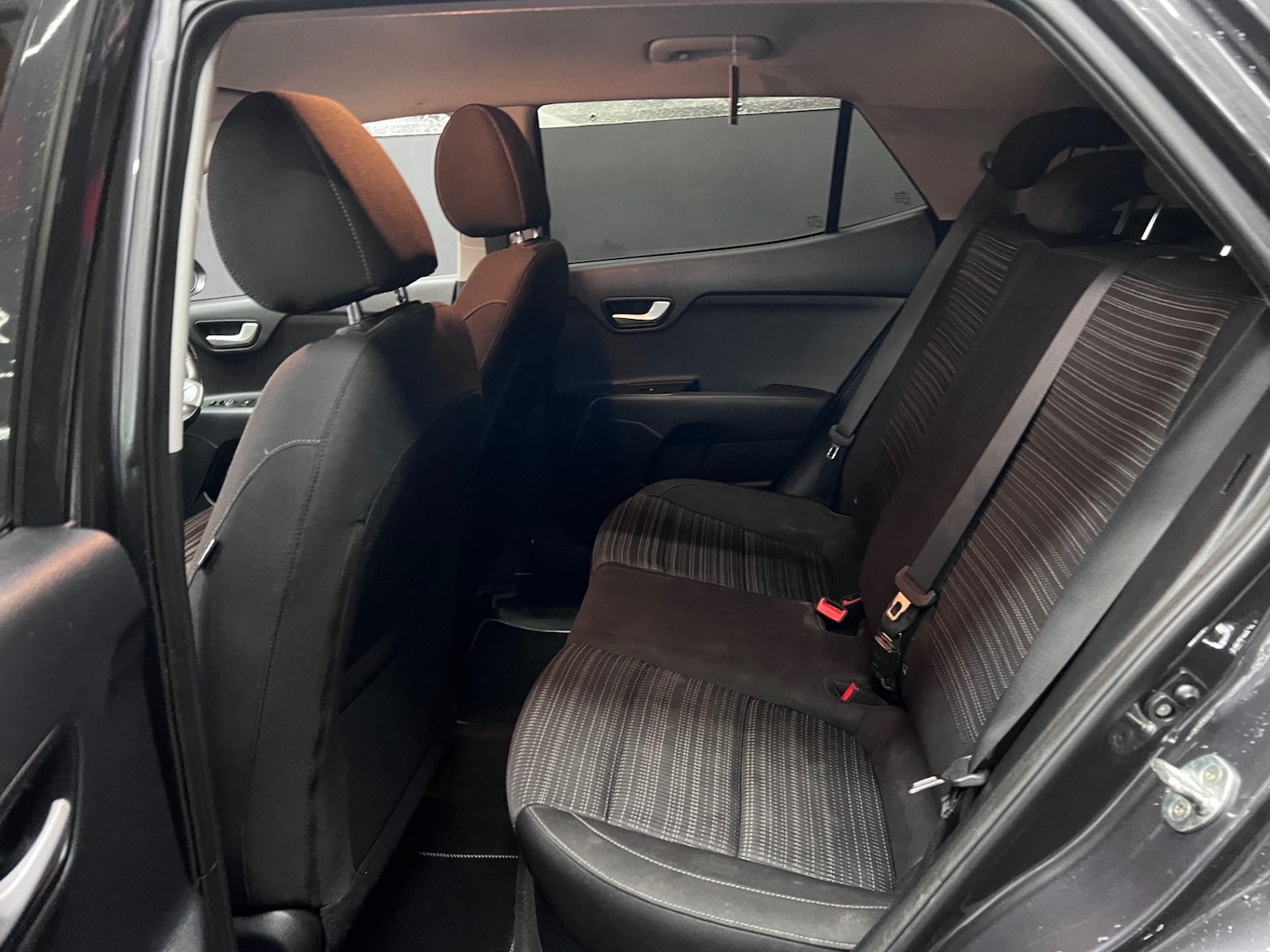 Used Kia Stonic 2017 for sale - 76531236: Photo 18