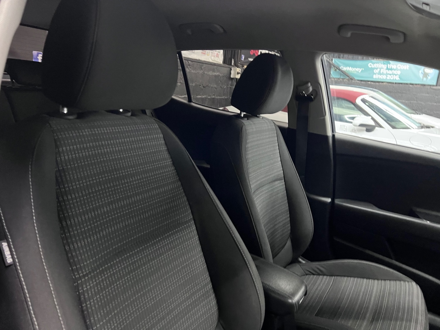 Used Kia Stonic 2017 for sale - 76531236: Photo 20