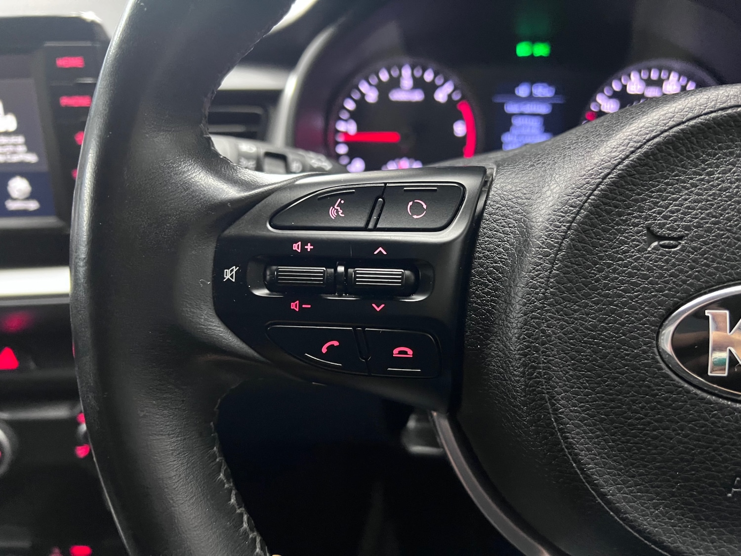 Used Kia Stonic 2017 for sale - 76531236: Photo 24