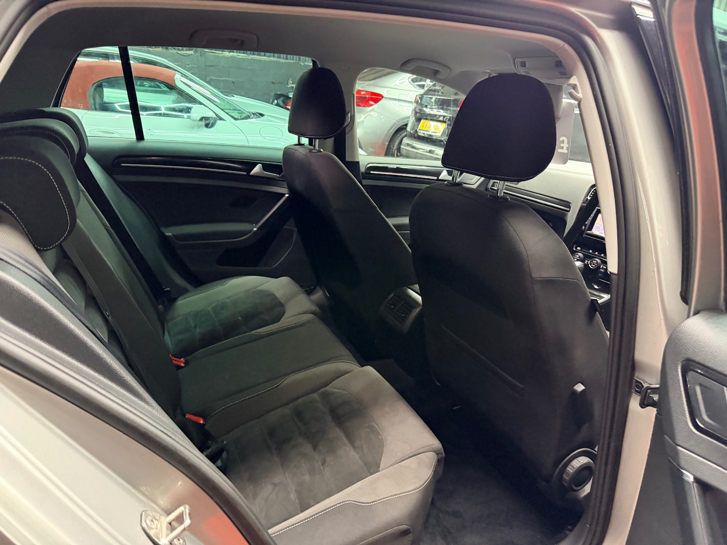 Used Volkswagen Golf 2014 for sale - 76693869: Photo 12