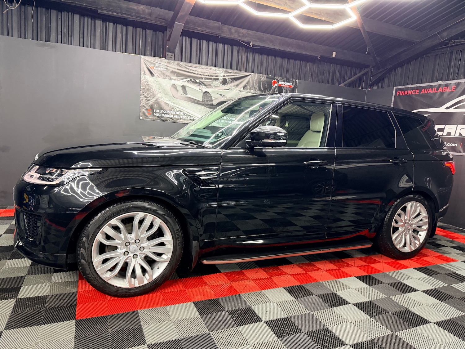 Used Land Rover Range Rover Sport 2018 for sale - 76796645: Photo 3