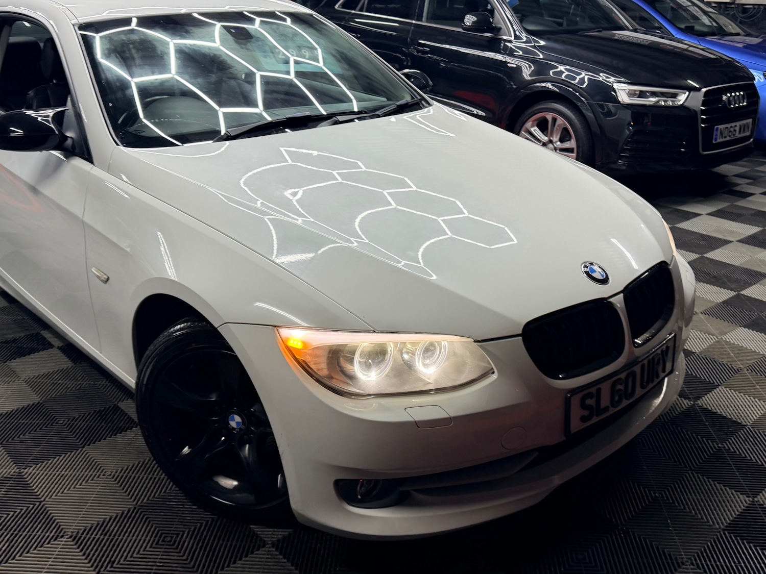 Used BMW 3 Series 2010 for sale - 77236832: Photo 2