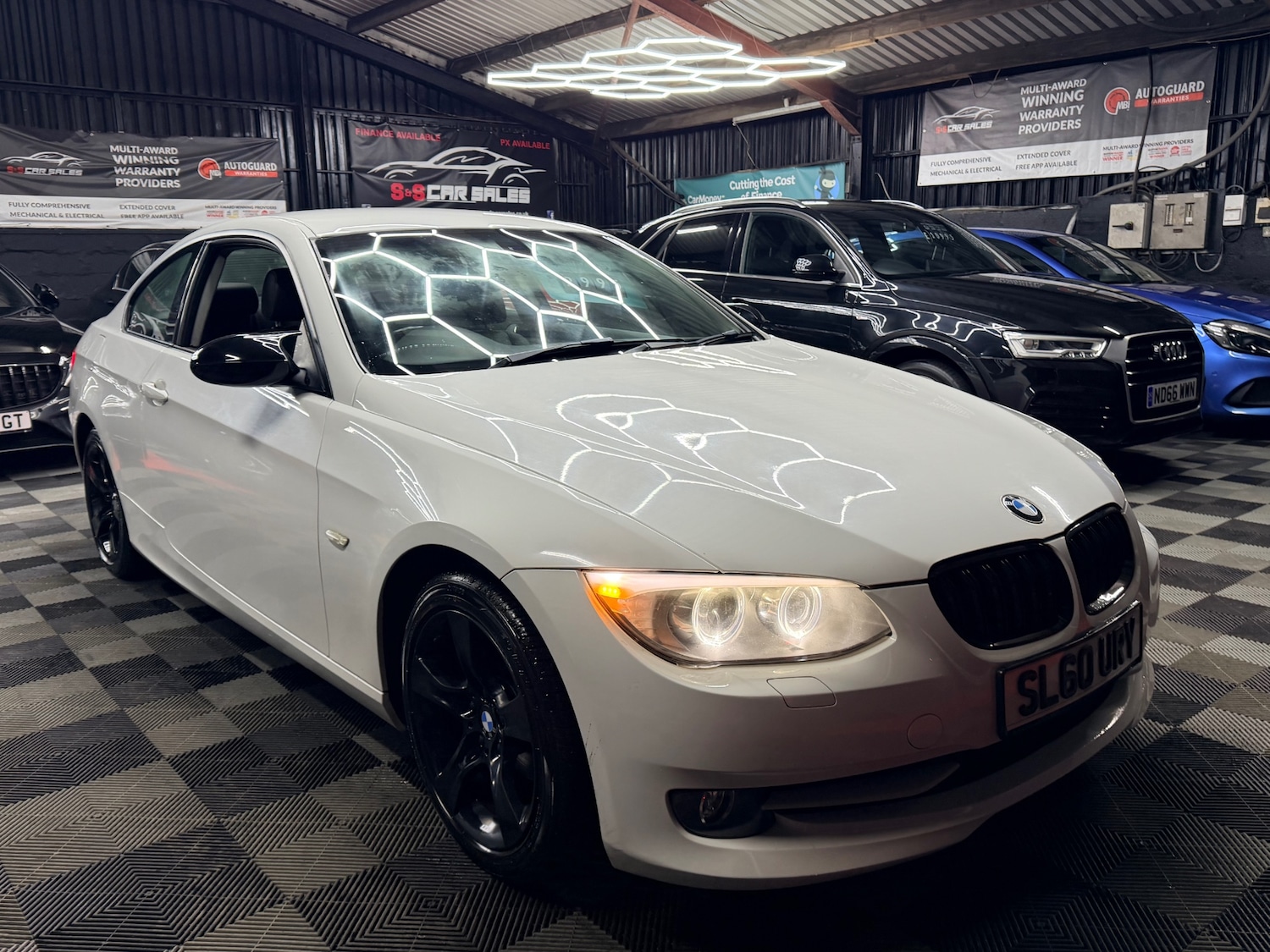 Used BMW 3 Series 2010 for sale - 77236832: Photo 3