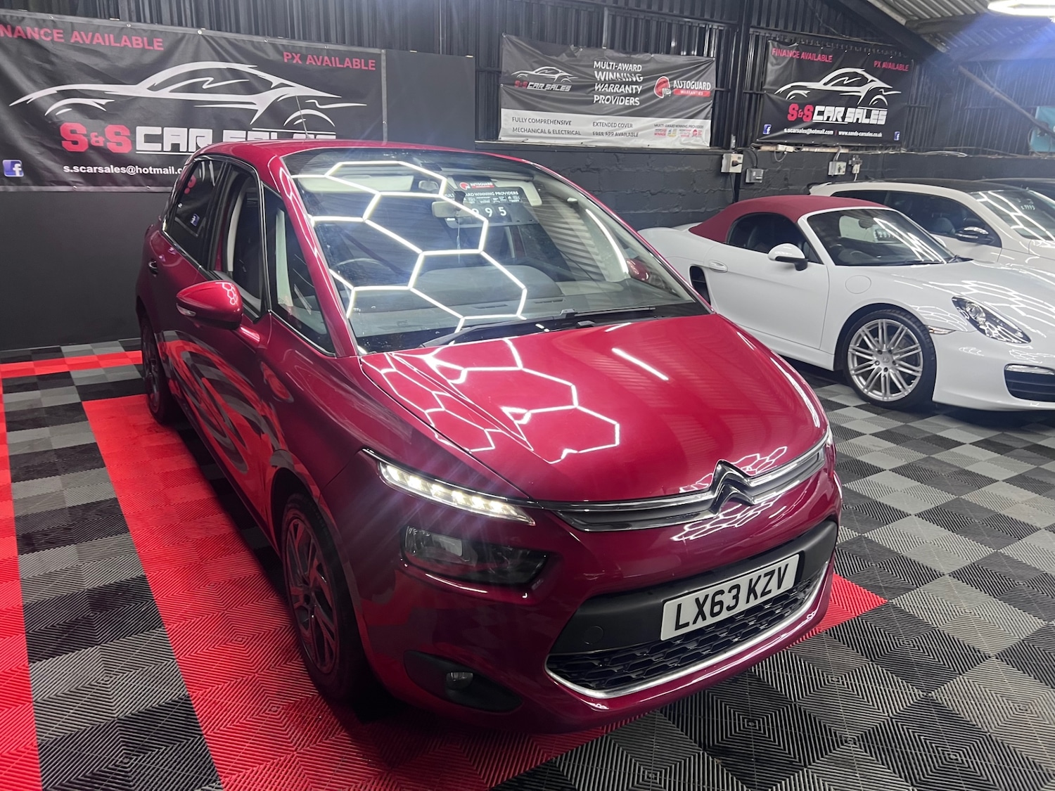 Used Citroen C4 Picasso 2013 for sale - 76392180: Photo 10