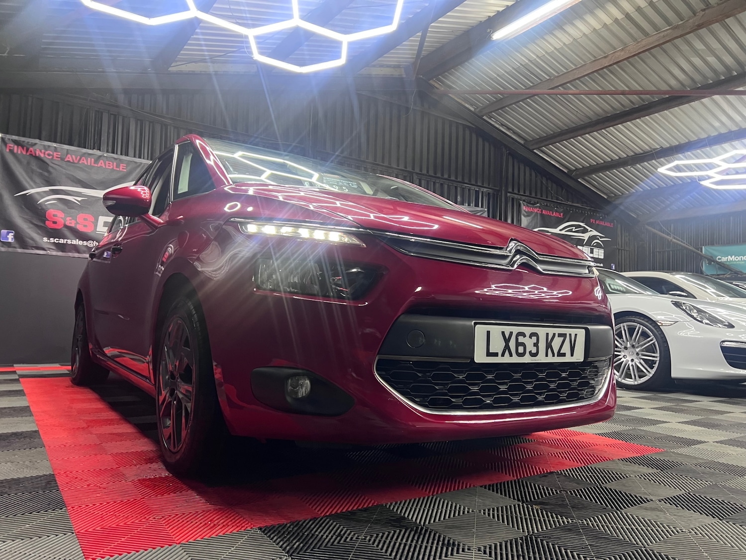 Used Citroen C4 Picasso 2013 for sale - 76392180: Photo 12