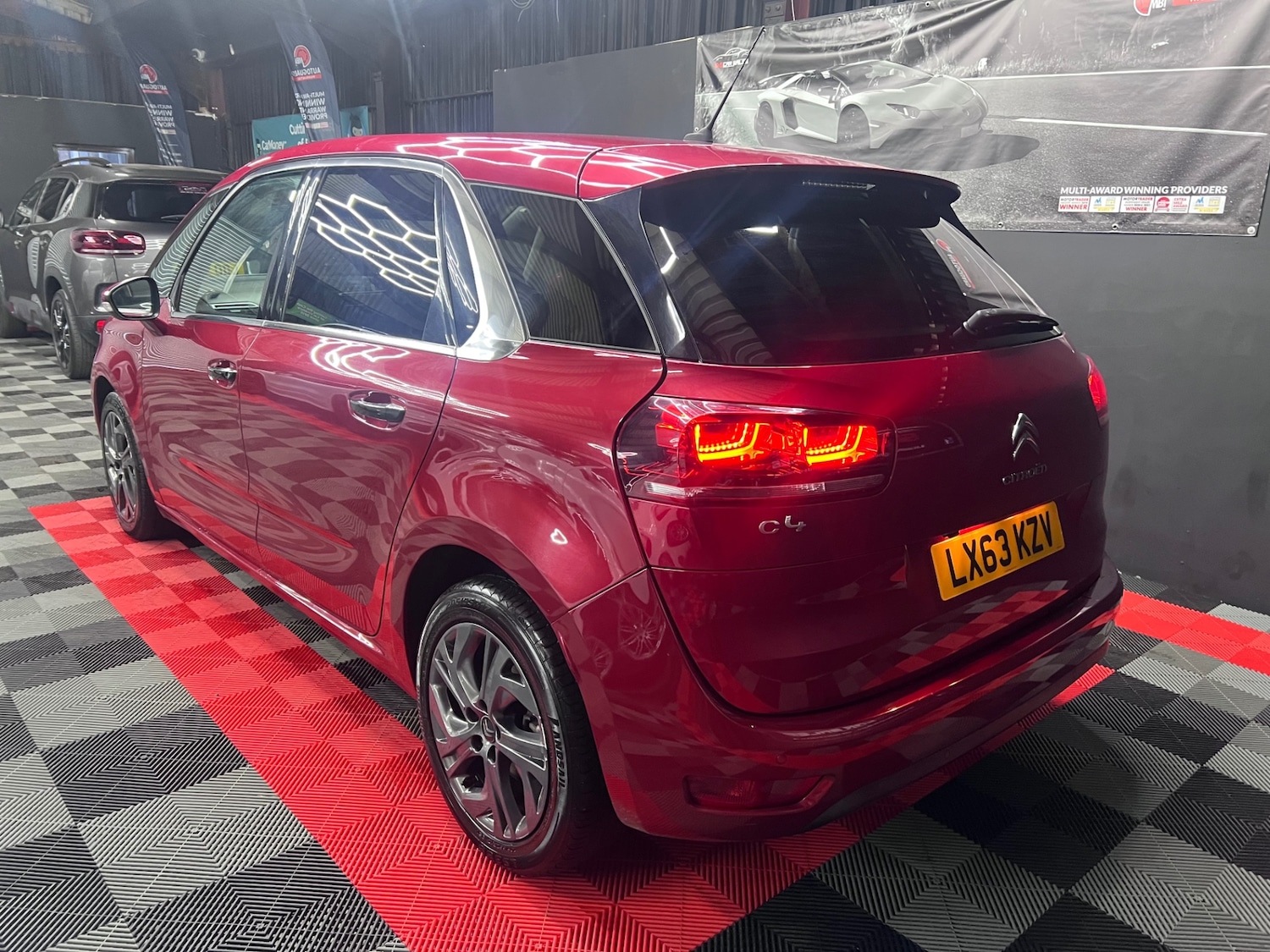 Used Citroen C4 Picasso 2013 for sale - 76392180: Photo 2