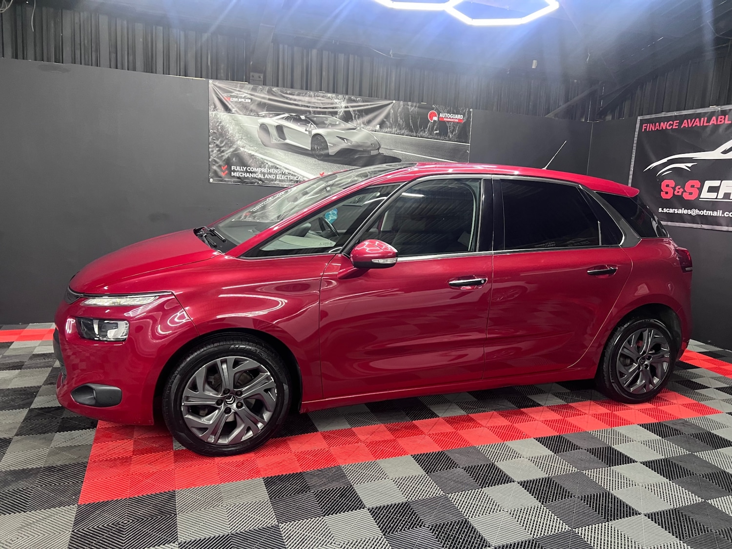 Used Citroen C4 Picasso 2013 for sale - 76392180: Photo 5