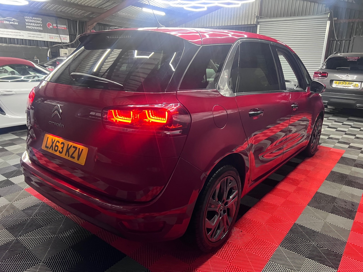 Used Citroen C4 Picasso 2013 for sale - 76392180: Photo 7