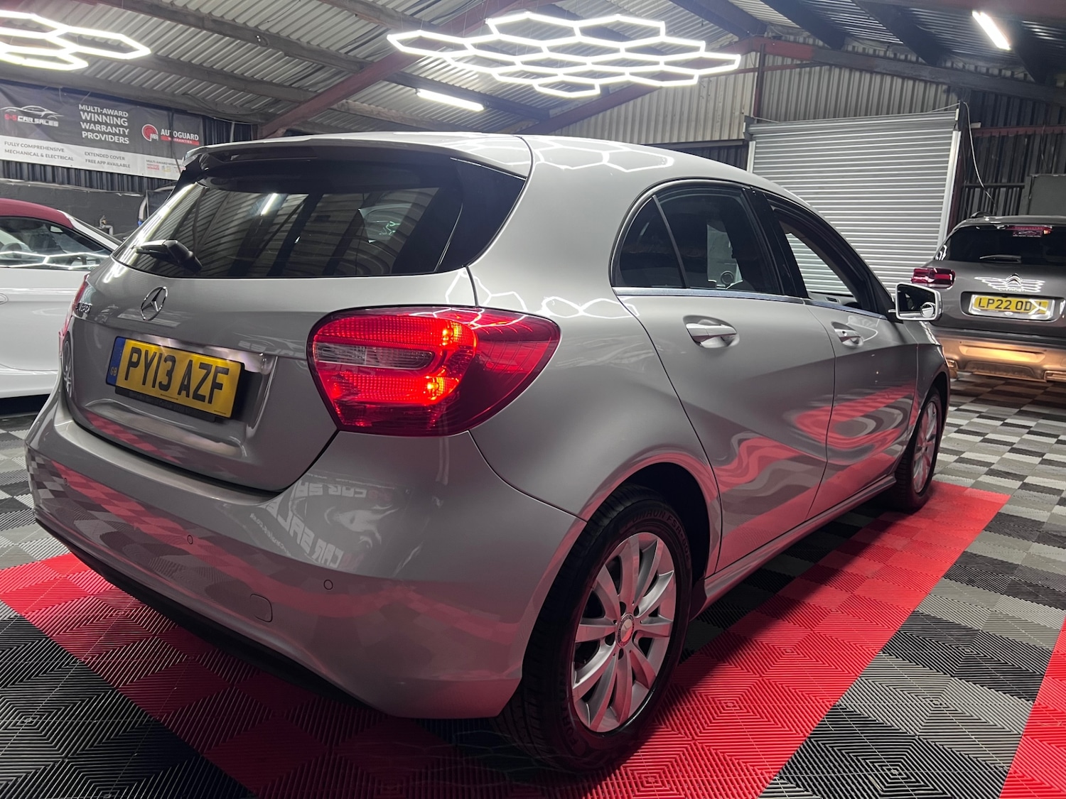 Used Mercedes-Benz A-Class 2013 for sale - 76374819: Photo 2