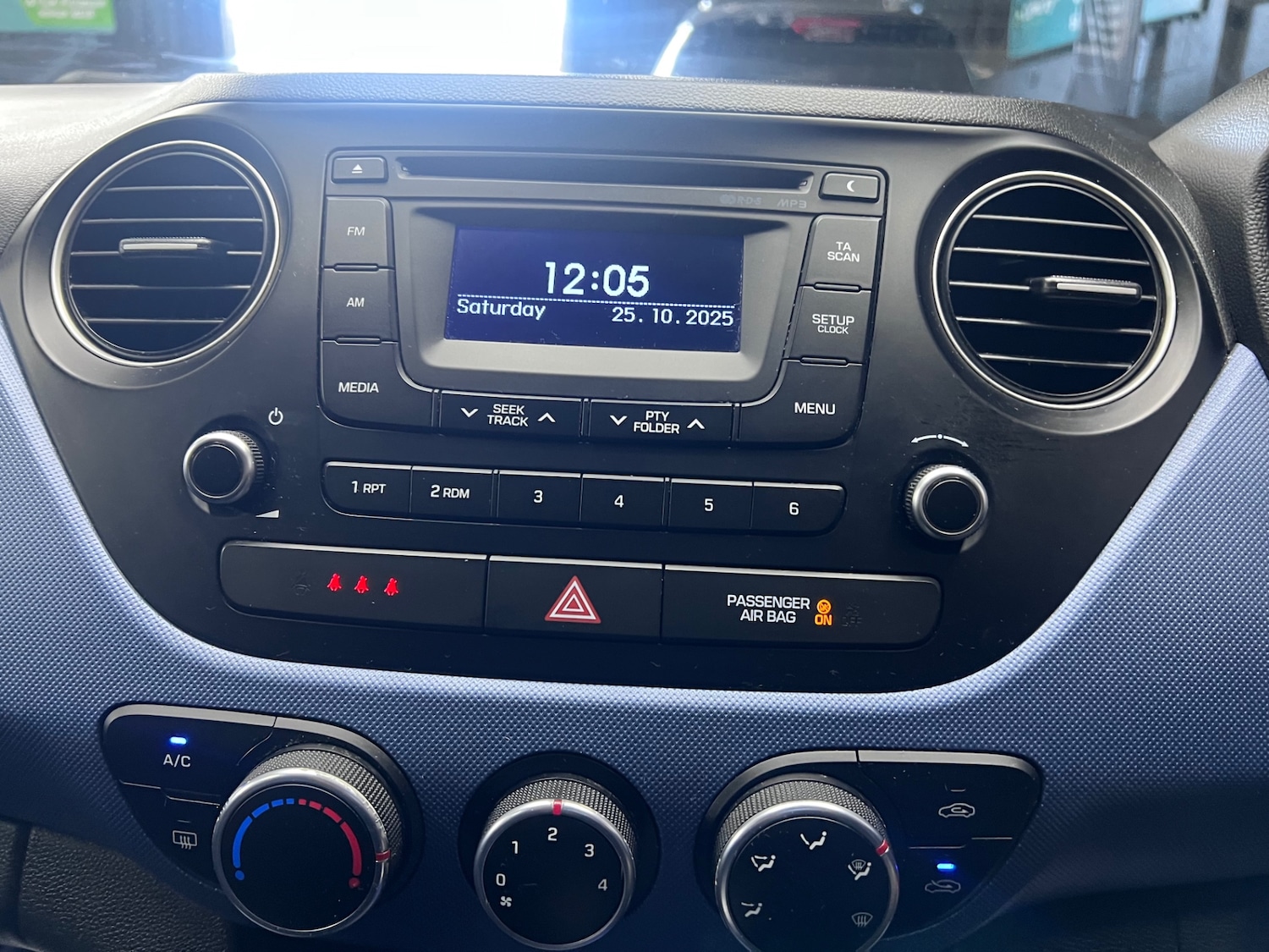 Used Hyundai i10 2016 for sale - 76374420: Photo 16