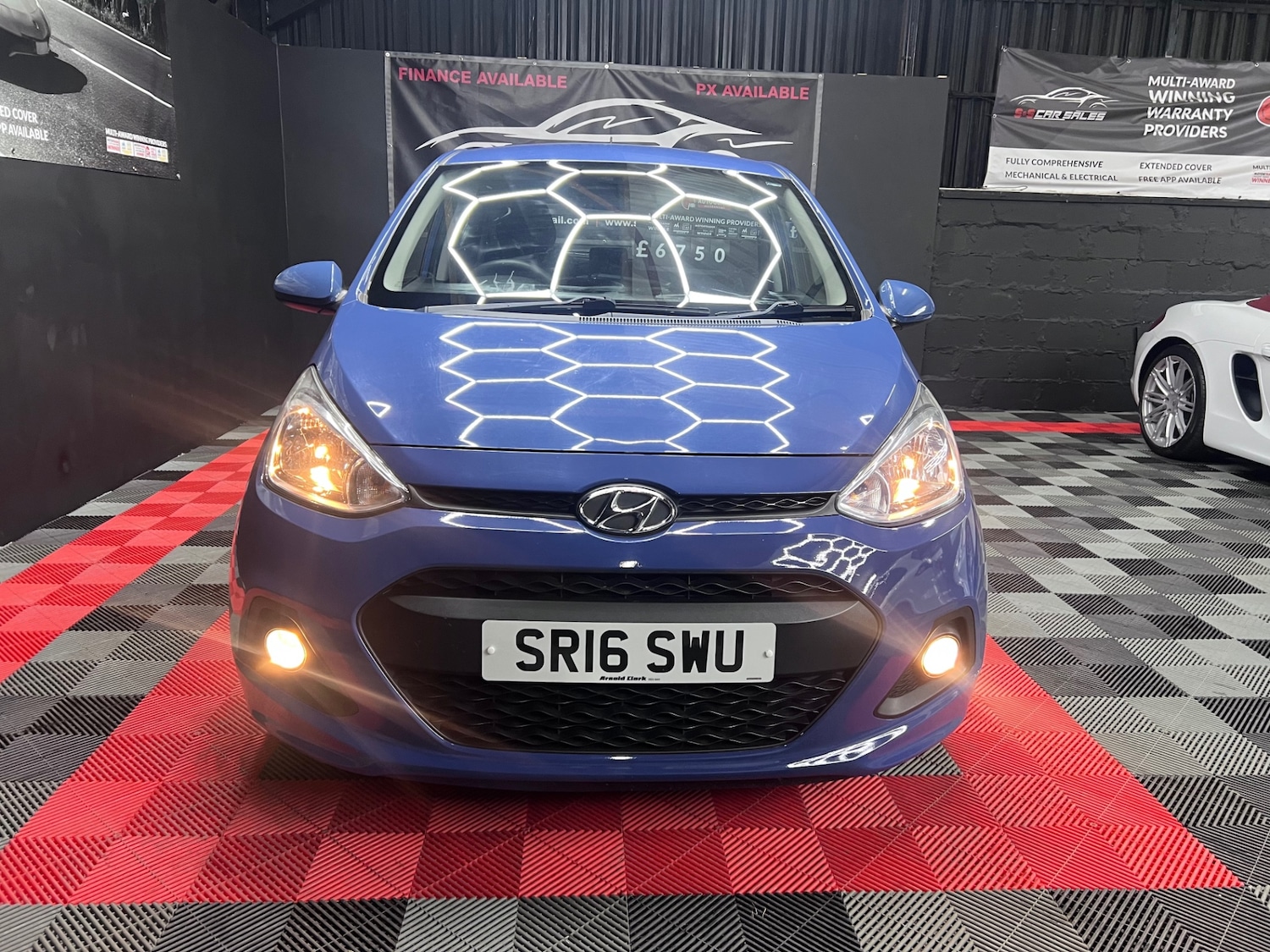 Used Hyundai i10 2016 for sale - 76374420: Photo 6