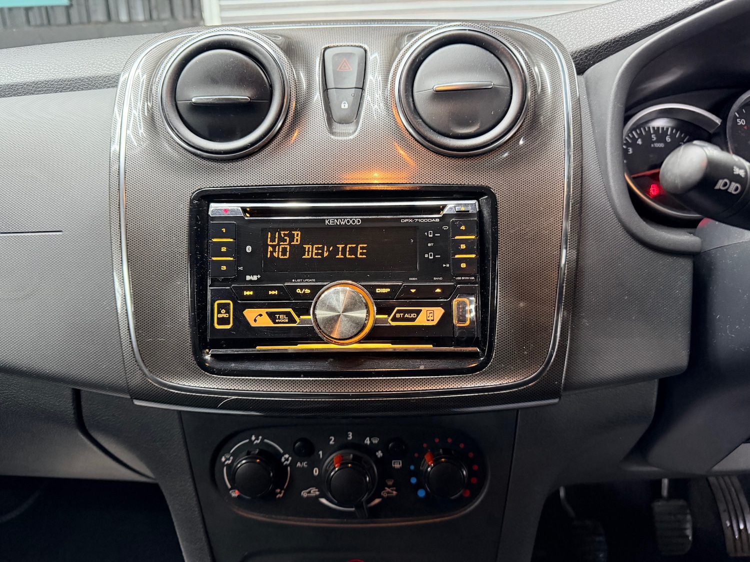 Used Dacia Sandero Stepway 2017 for sale - 77689523: Photo 15