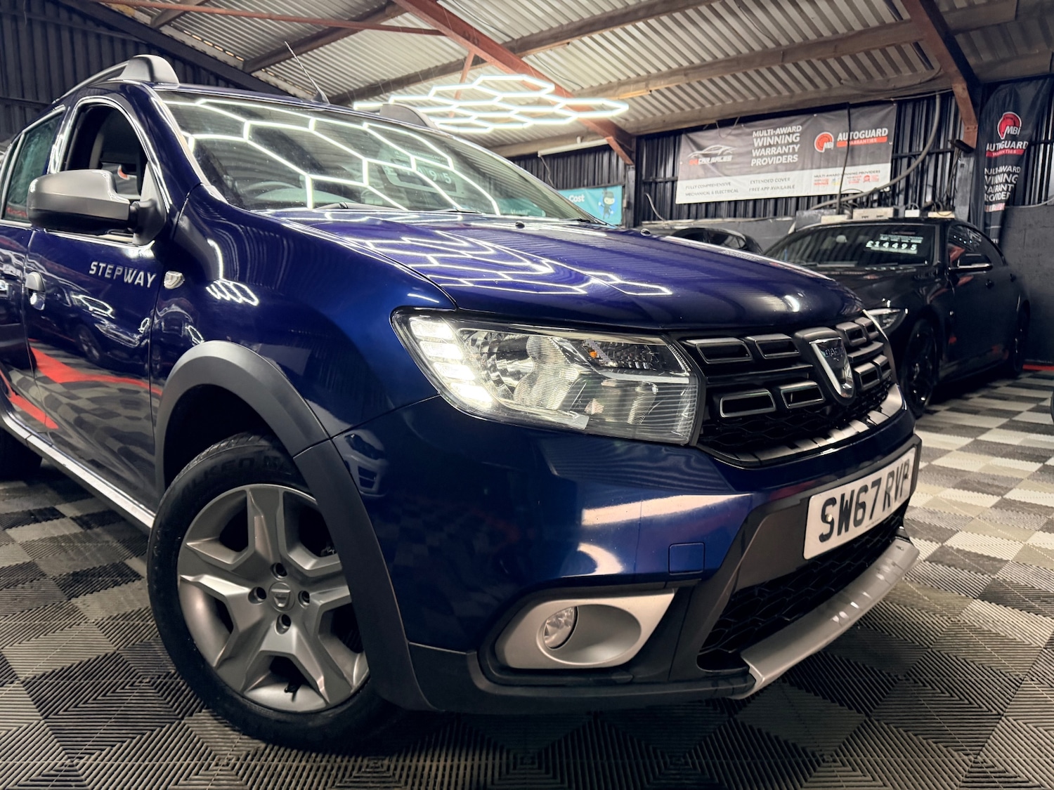 Used Dacia Sandero Stepway 2017 for sale - 77689523: Photo 2