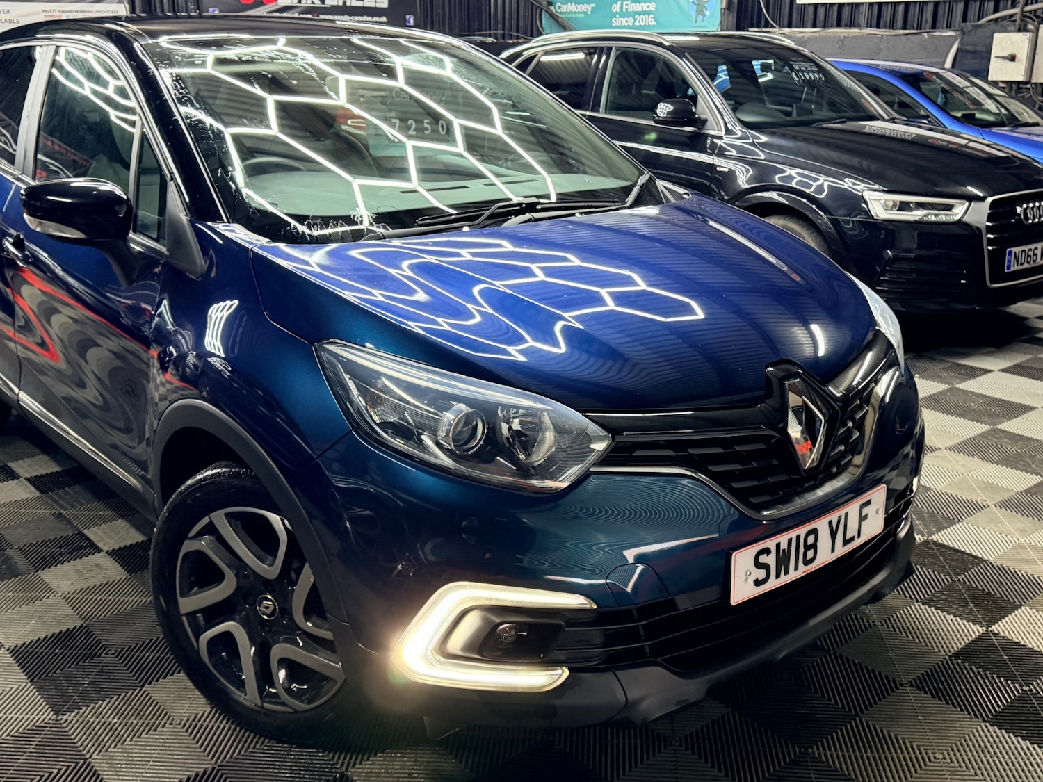 Used Renault Captur 2018 for sale - 77264672: Photo 2