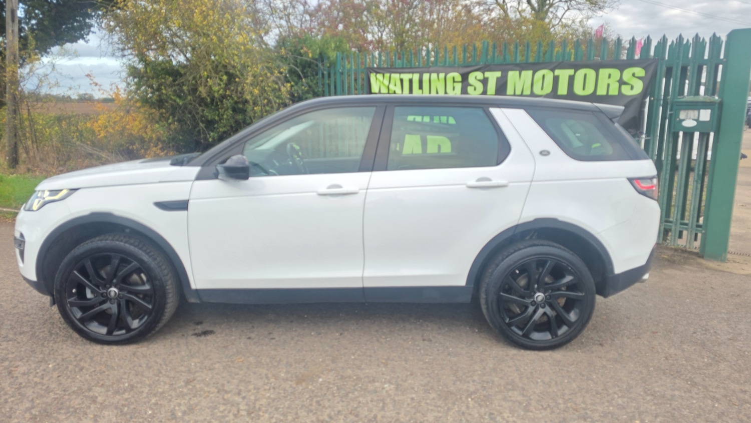 Used Land Rover Discovery Sport 2015 for sale - 76387386: Photo 1
