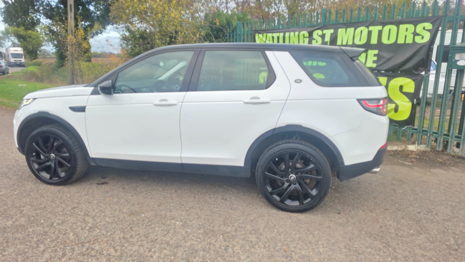 Used Land Rover Discovery Sport 2015 for sale - 76387386: Photo 2