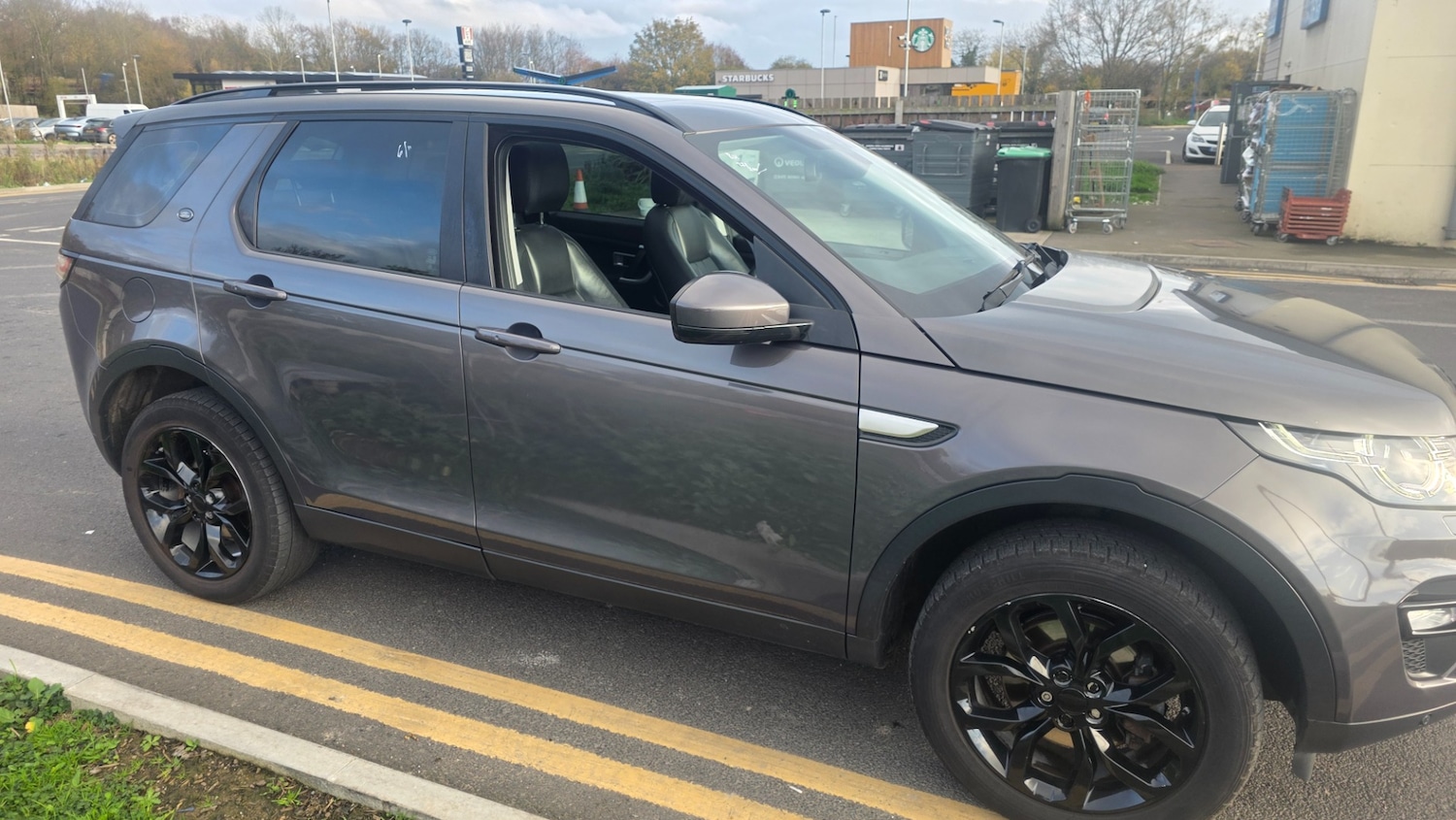 Used Land Rover Discovery Sport 2016 for sale - 76497599: Photo 2