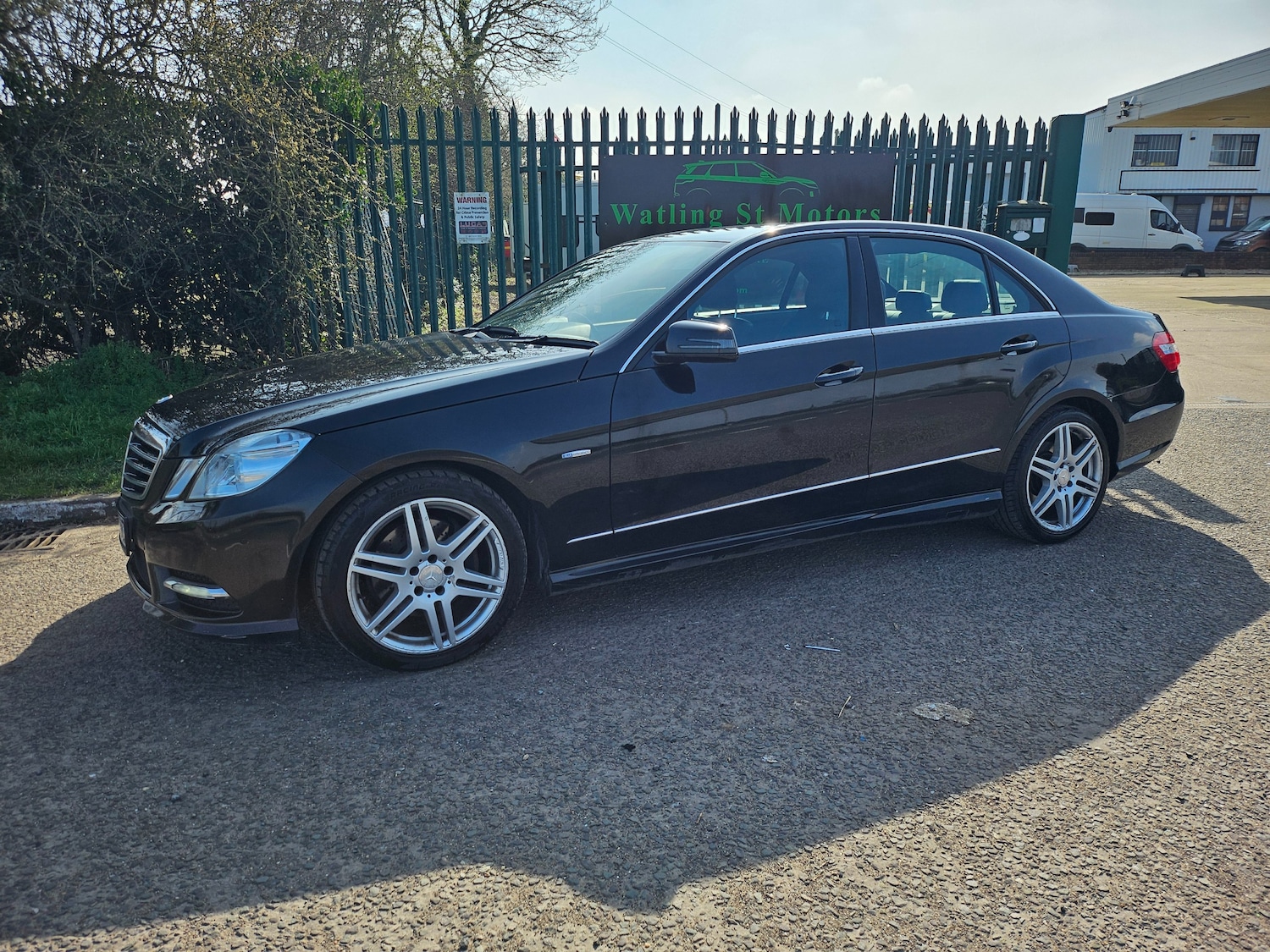 Used Mercedes-Benz E Class 2011 for sale - 77979112: Photo 4