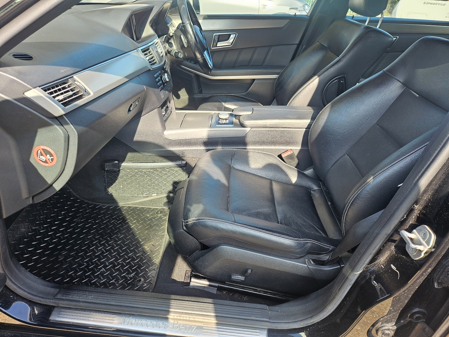 Used Mercedes-Benz E Class 2011 for sale - 77979112: Photo 9