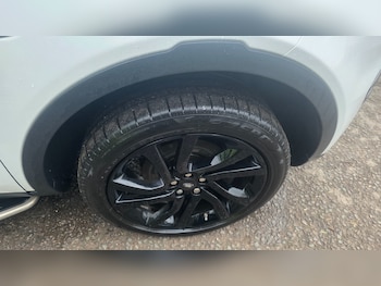 Used Land Rover Discovery Sport 2016 for sale - 77329397: Photo