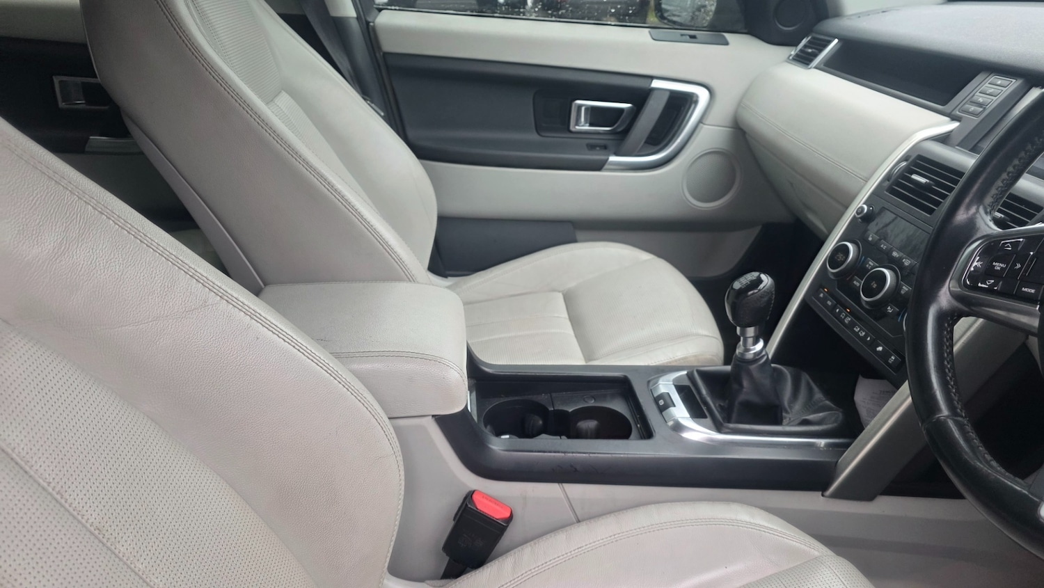 Used Land Rover Discovery Sport 2015 for sale - 77186518: Photo 2