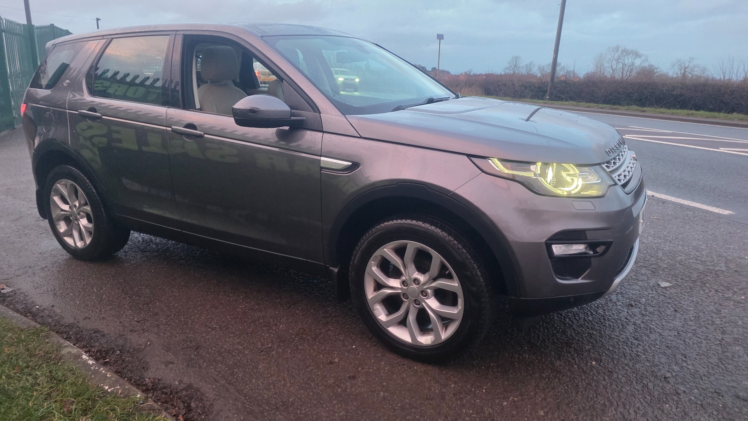 Used Land Rover Discovery Sport 2016 for sale - 77539923: Photo 2