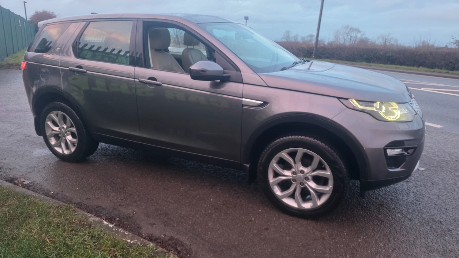 Used Land Rover Discovery Sport 2016 for sale - 77539923: Photo 3