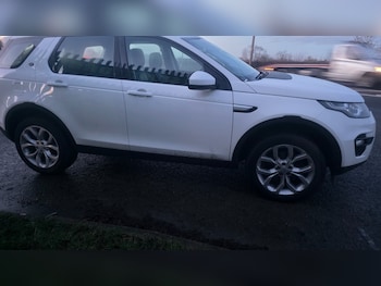 Used Land Rover Discovery Sport 2016 for sale - 77530617: Photo