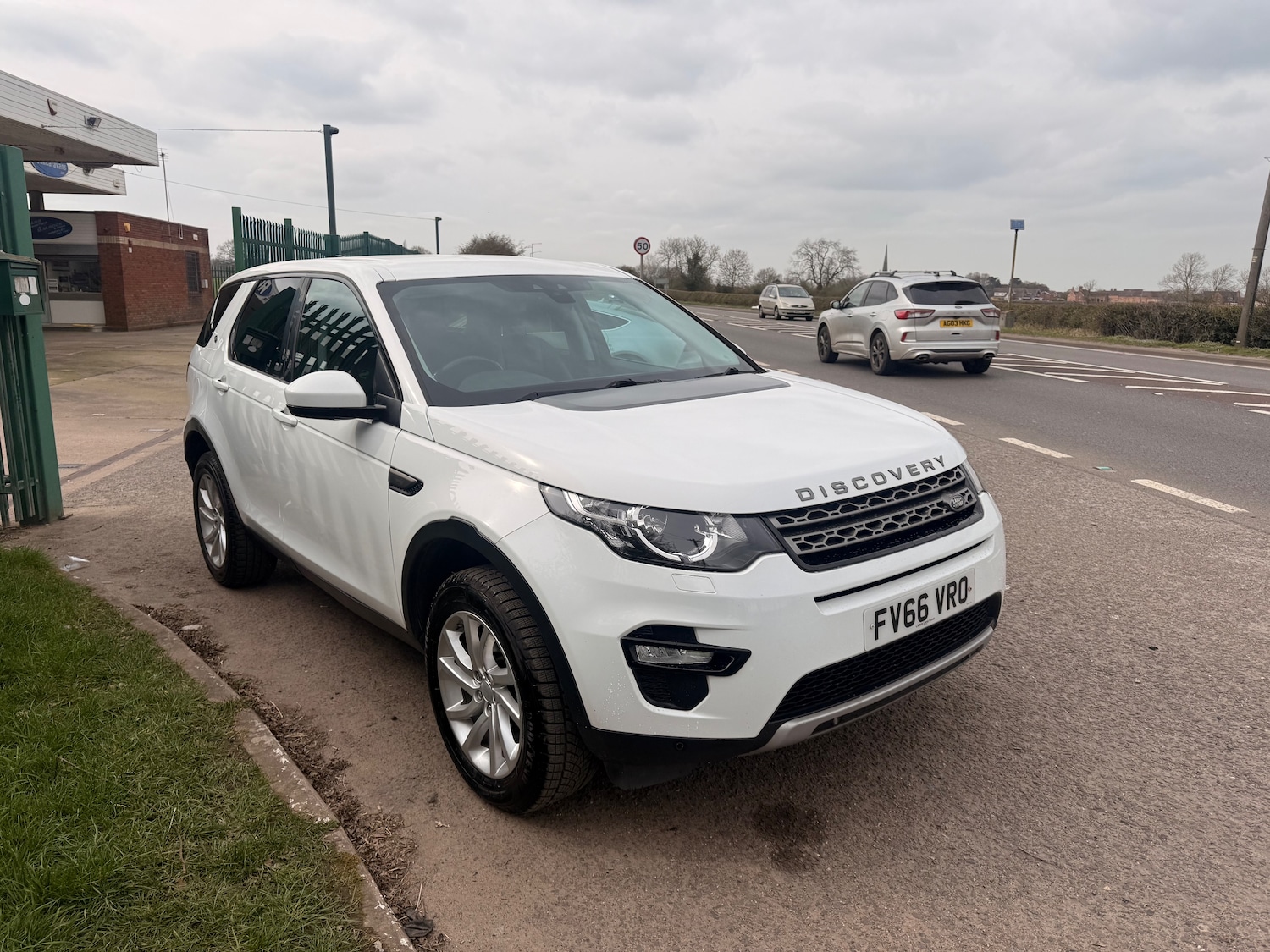 Used Land Rover Discovery Sport 2016 for sale - 77995211: Photo 2