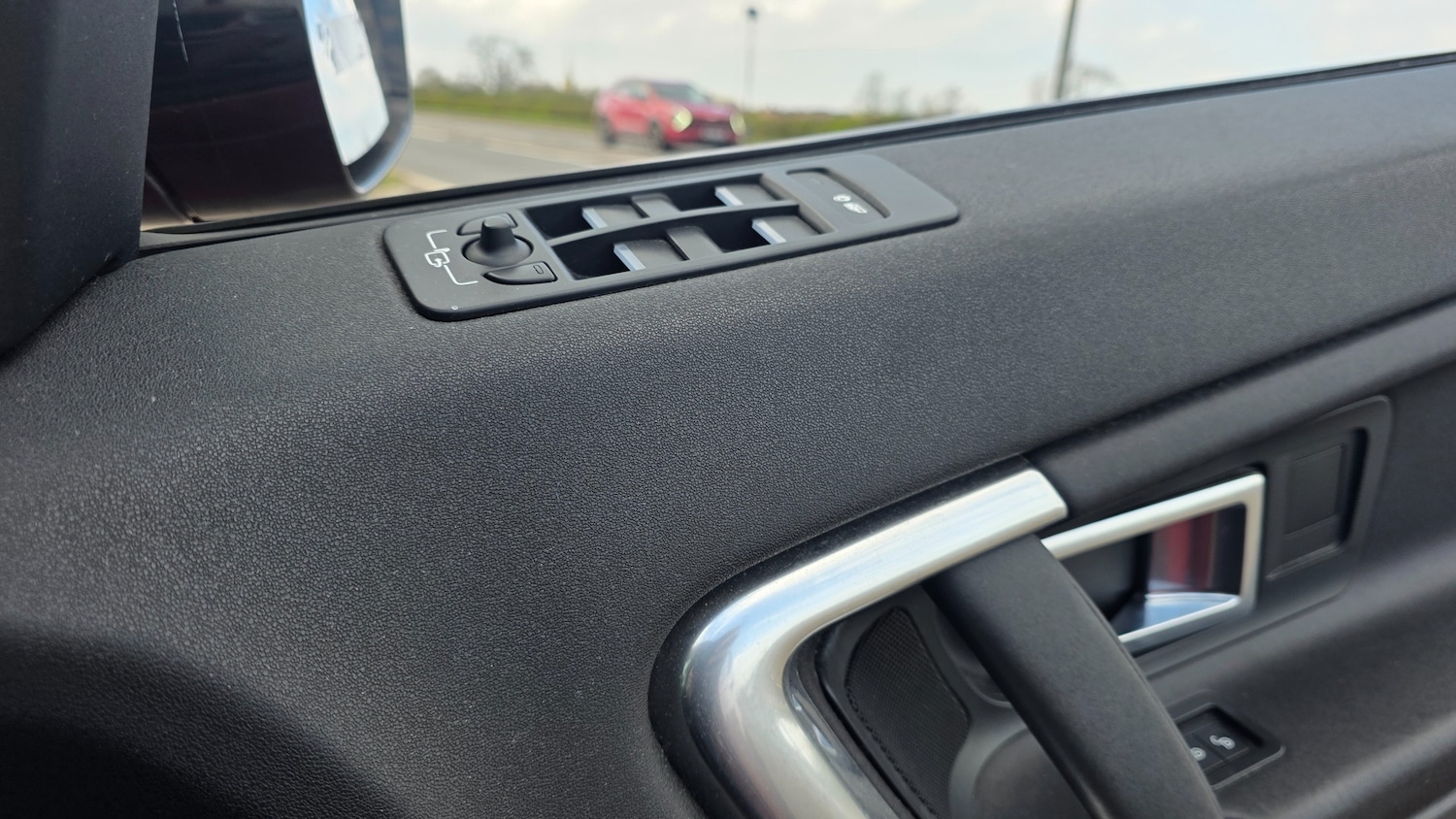 Used Land Rover Discovery Sport 2017 for sale - 78089401: Photo 5