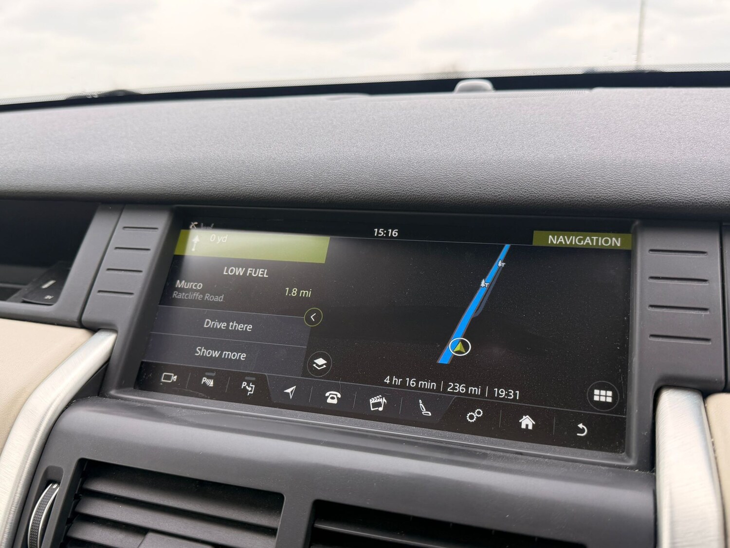 Used Land Rover Discovery Sport 2017 for sale - 77995213: Photo 18