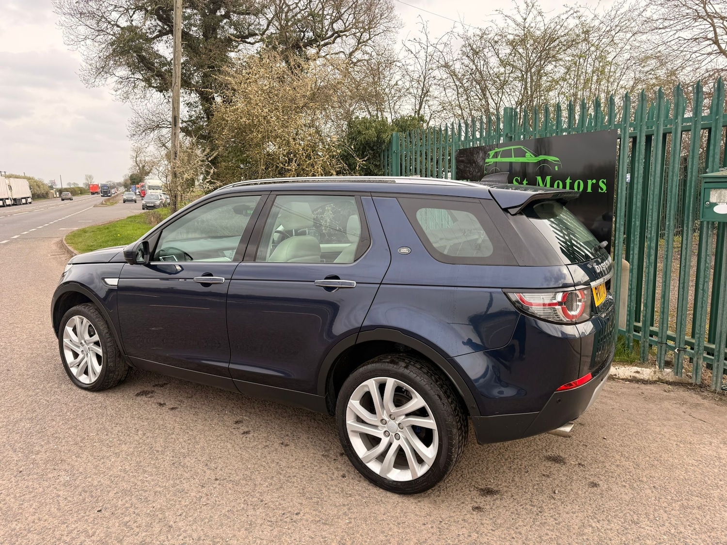 Used Land Rover Discovery Sport 2017 for sale - 77995213: Photo 8
