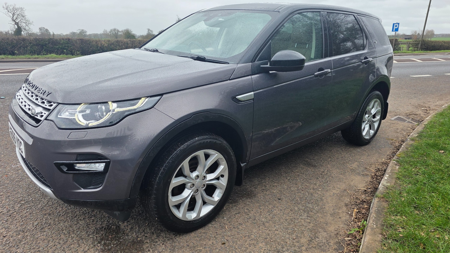 Used Land Rover Discovery Sport 2015 for sale - 77855852: Photo 2