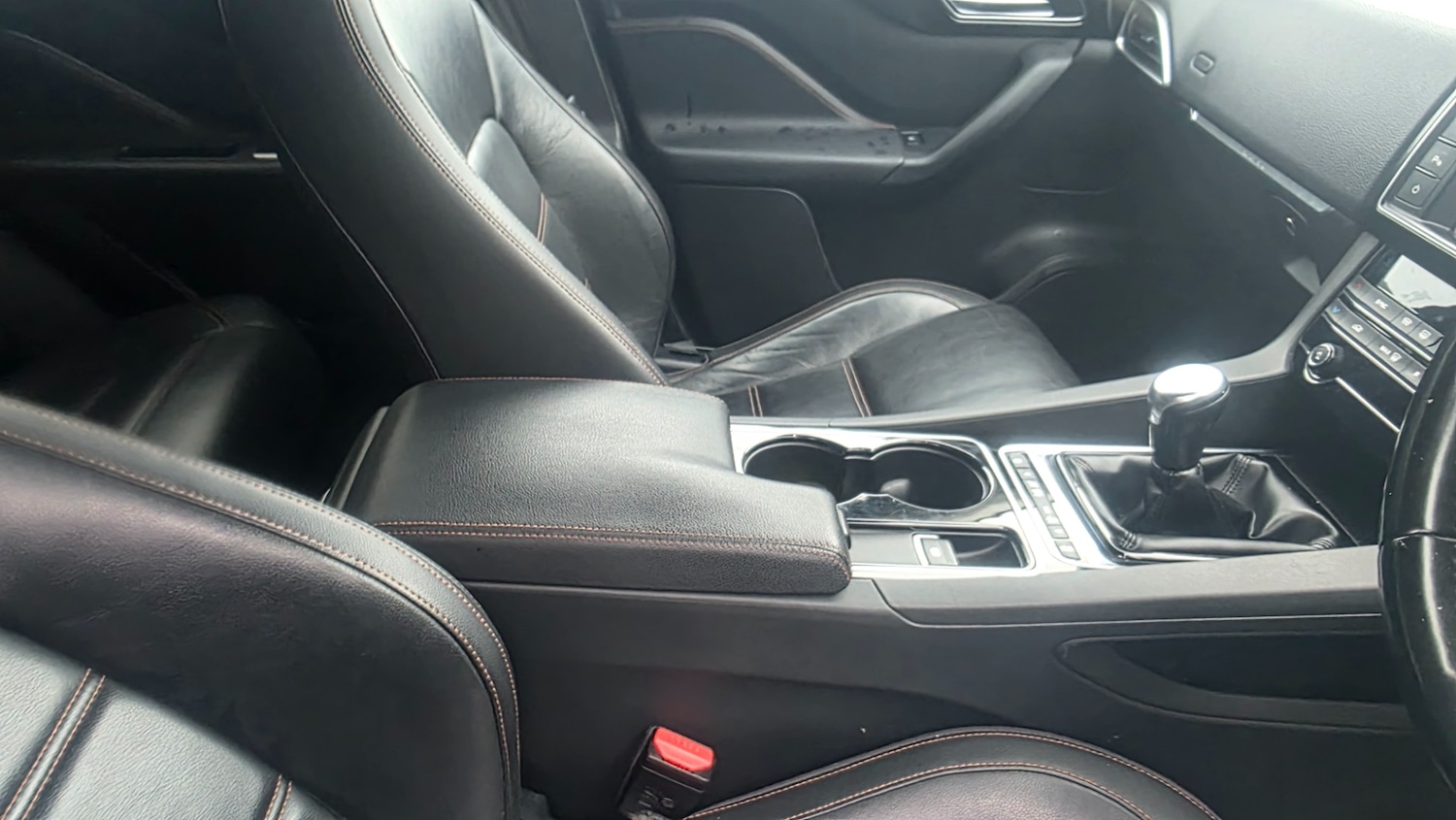 Used Jaguar F-Pace 2017 for sale - 76653726: Photo 6