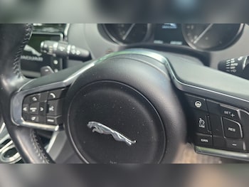 Used Jaguar XE 2016 for sale - 79326143: Photo