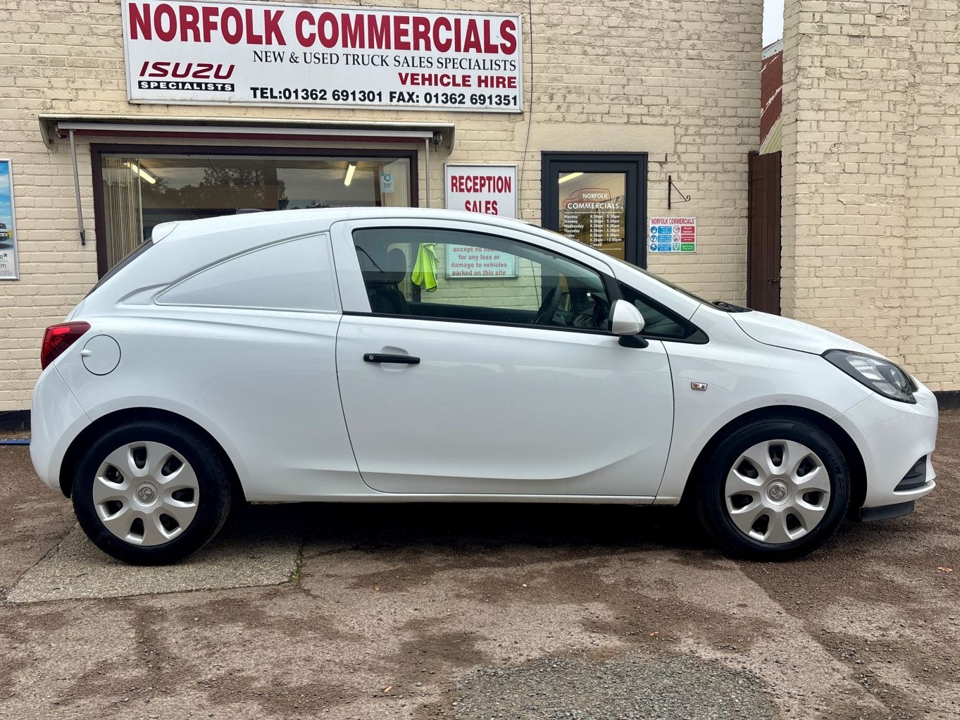 Used Vauxhall Corsa 2018 for sale - 76206270: Photo 2