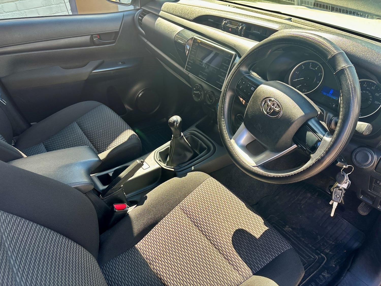 Used Toyota Hilux 2018 for sale - 78066652: Photo 10