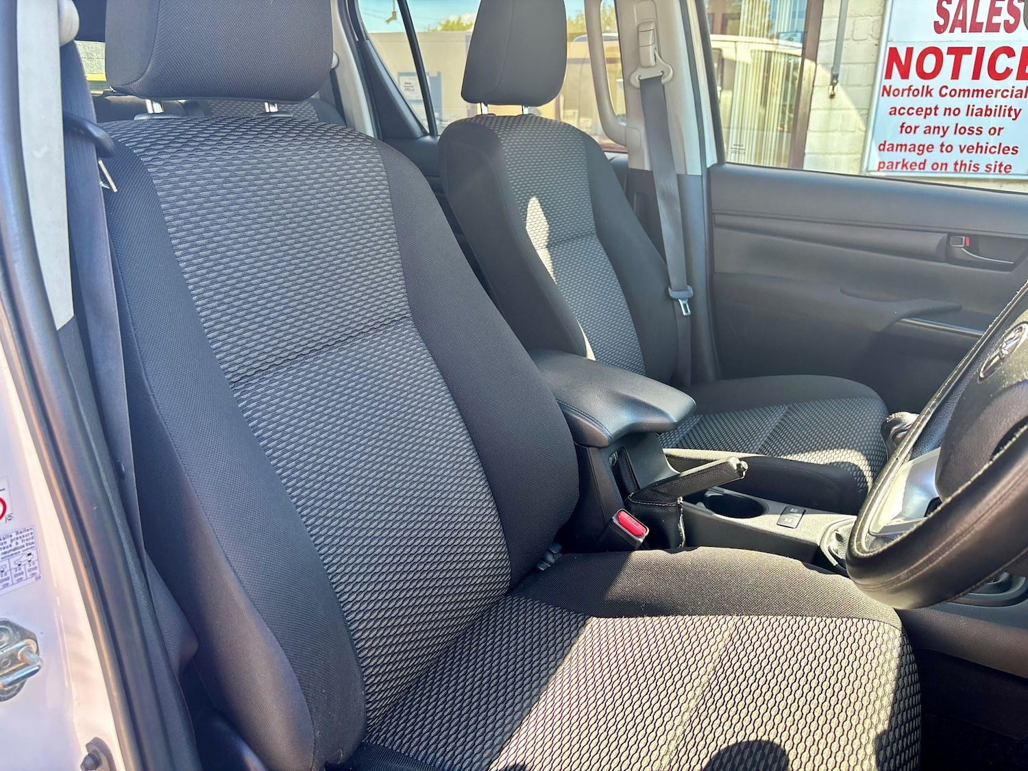 Used Toyota Hilux 2018 for sale - 78066652: Photo 12