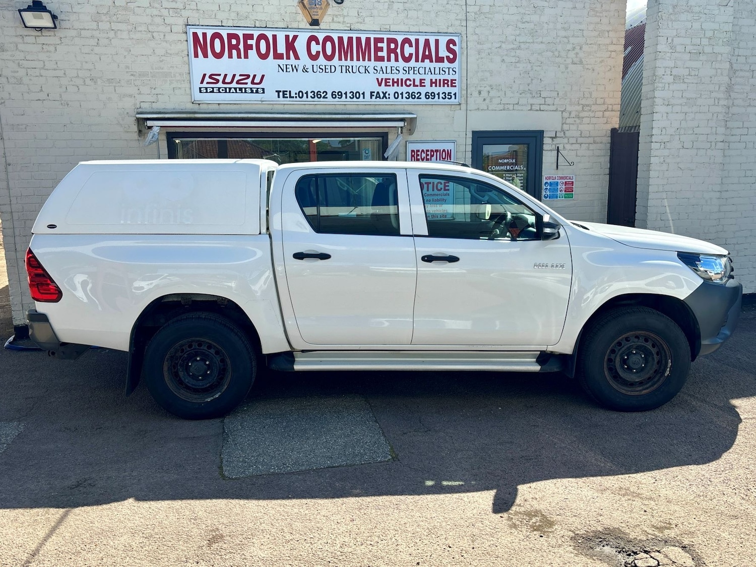 Used Toyota Hilux 2018 for sale - 78066652: Photo 2