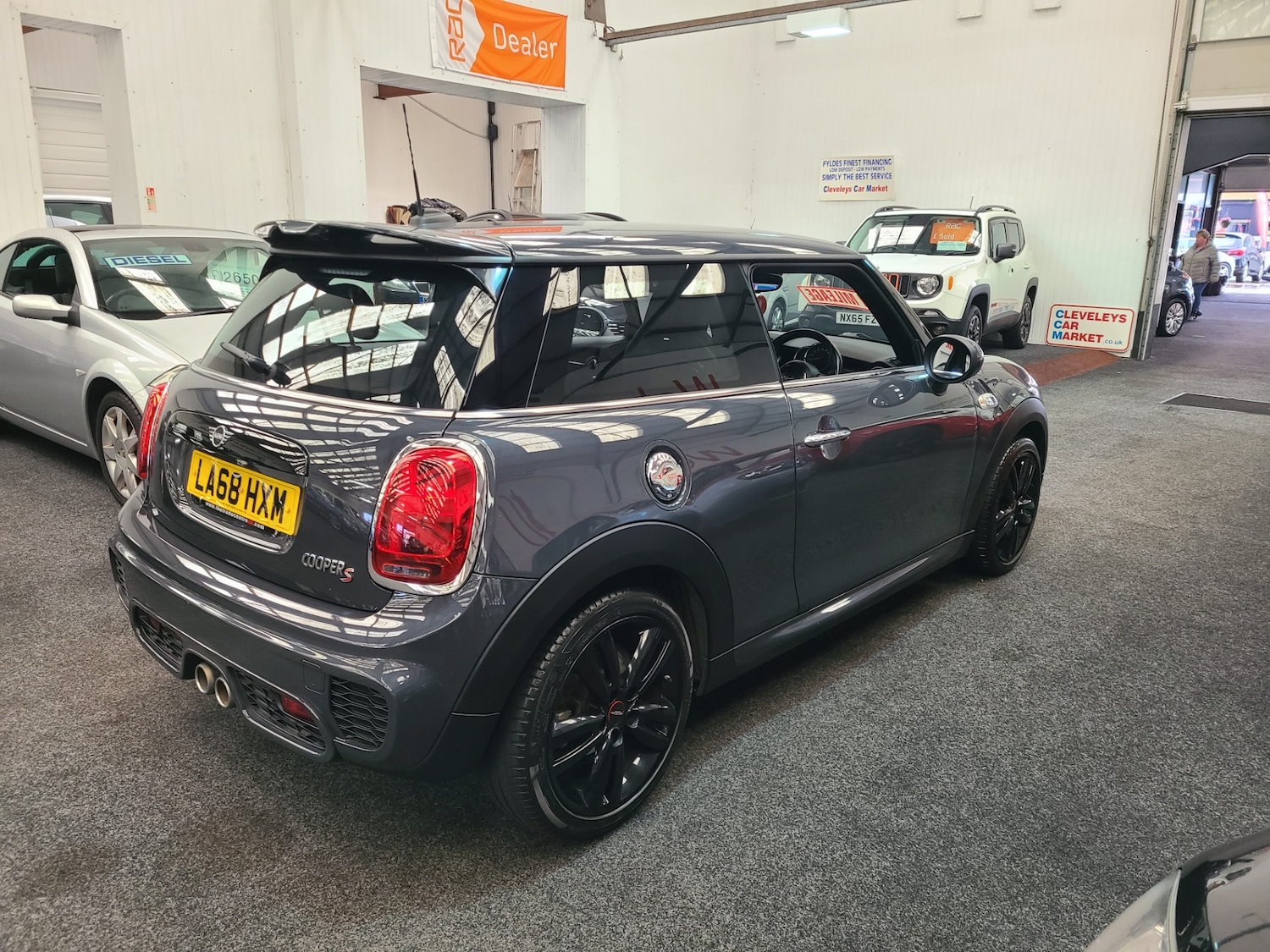 Used MINI Hatch 2019 for sale - 76707011: Photo 2