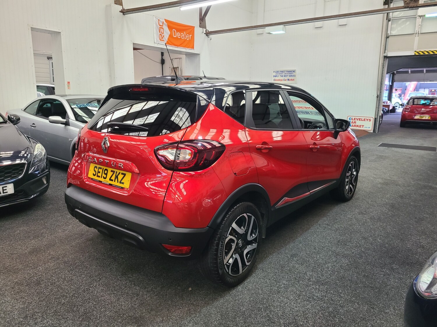 Used Renault Captur 2019 for sale - 77350207: Photo 2
