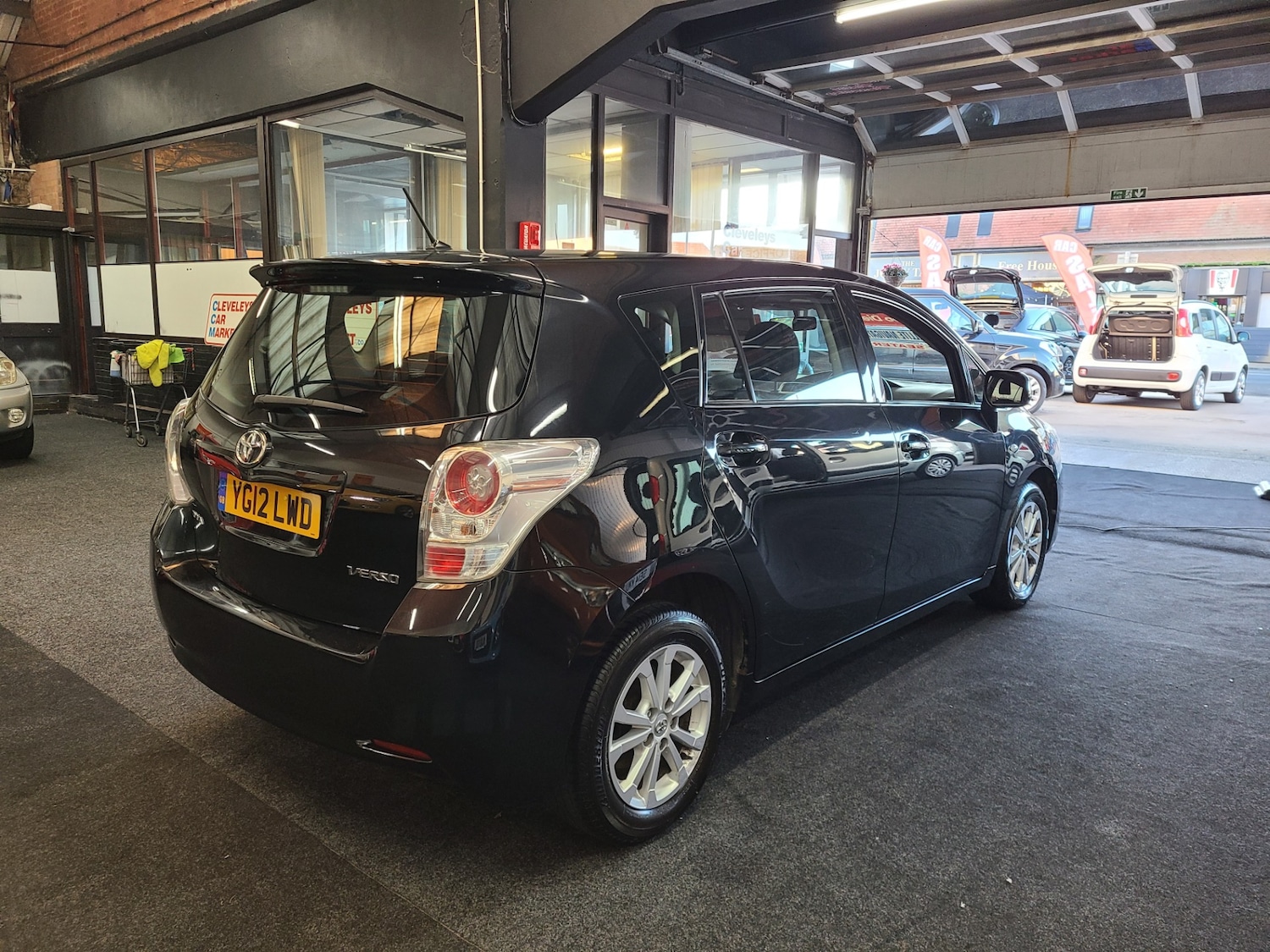 Used Toyota Verso 2012 for sale - 77063510: Photo 2