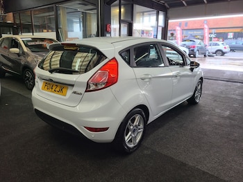 Used Ford Fiesta 2014 for sale - 76707010: Photo