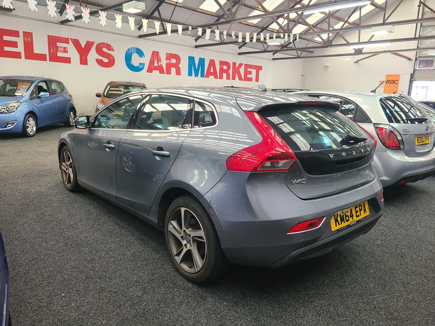 Used Volvo V40 2014 for sale - 76242990: Photo 2