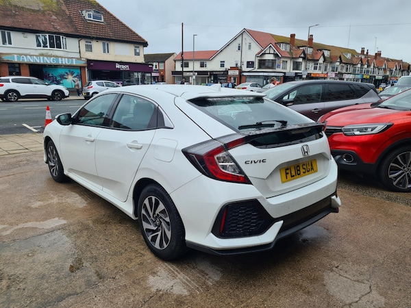 Used Honda Civic 2018 for sale - 67687063: Photo 4