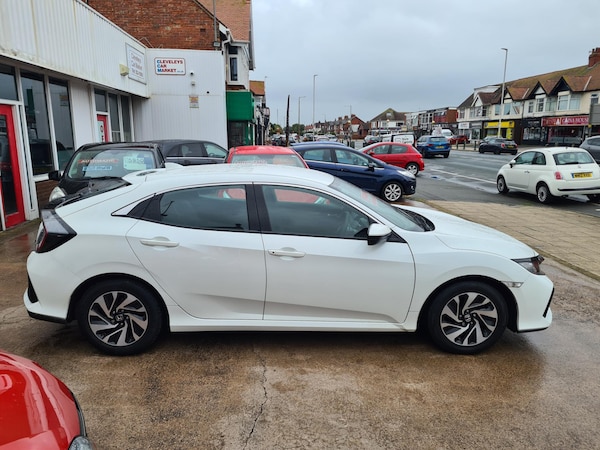 Used Honda Civic 2018 for sale - 67687063: Photo 8