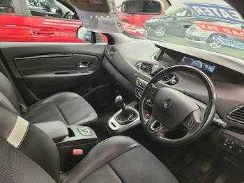 Used Renault Grand Scenic 2015 for sale - 78296428: Photo