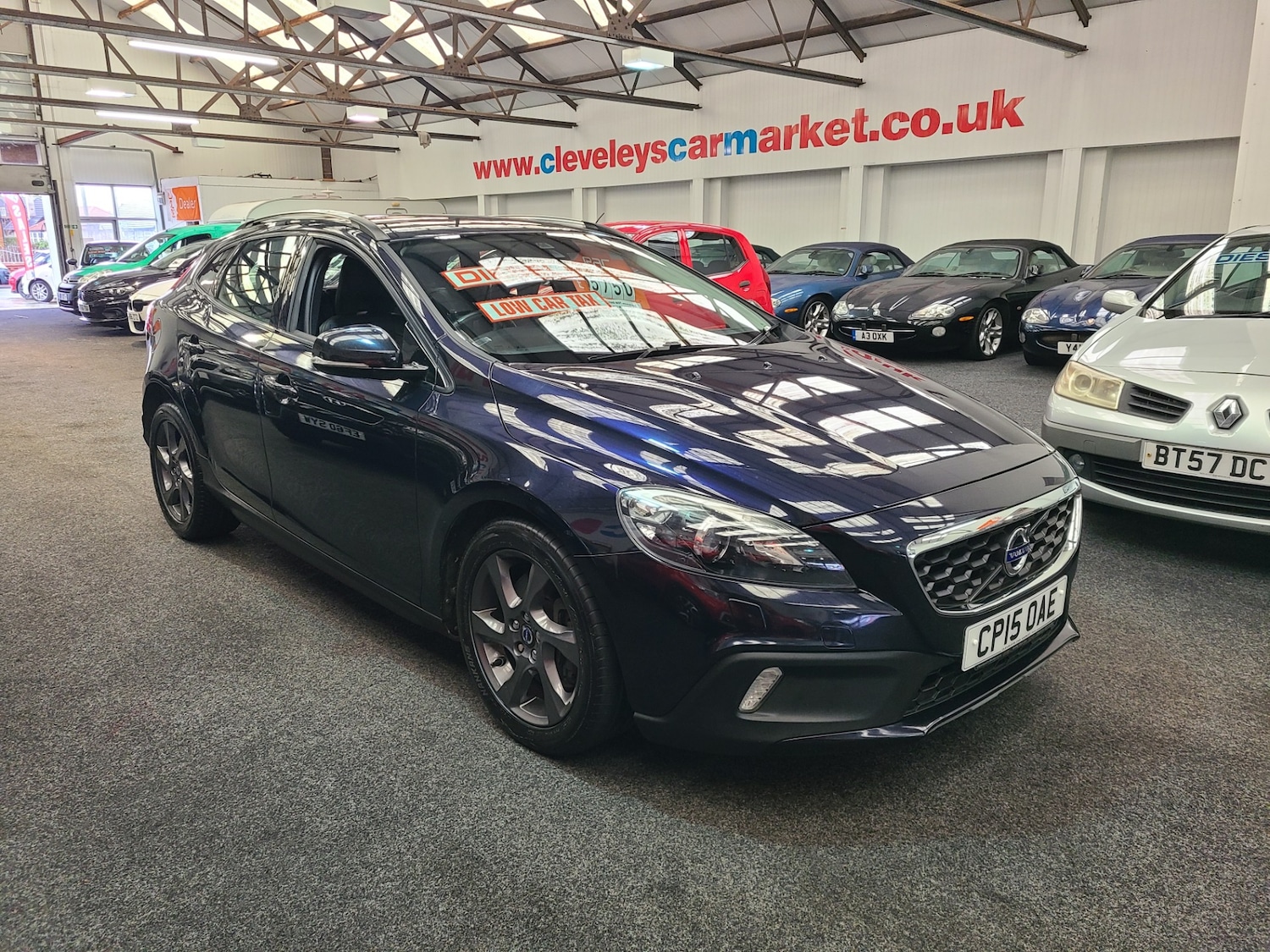 Used Volvo V40 2015 for sale - 77350074: Photo 1